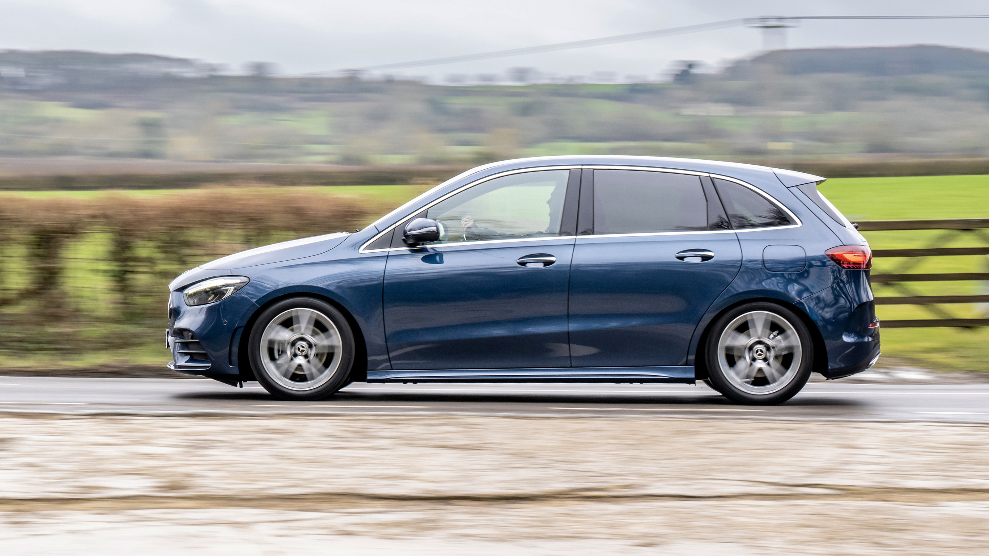 Mercedes B-Class - side tracking
