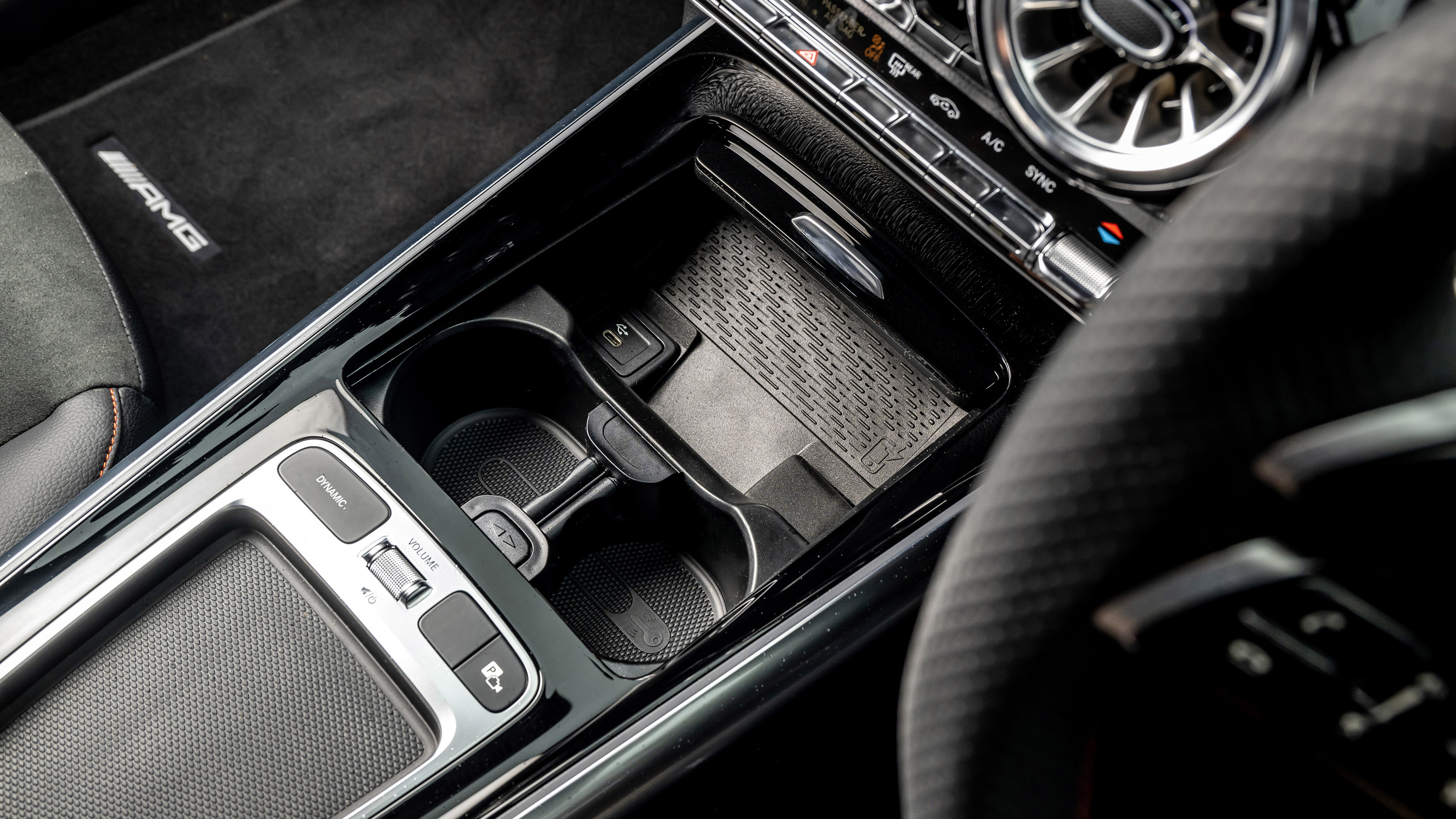Mercedes B-Class - wireless charging pad