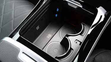 Mercedes EQE 350 - centre console cubby