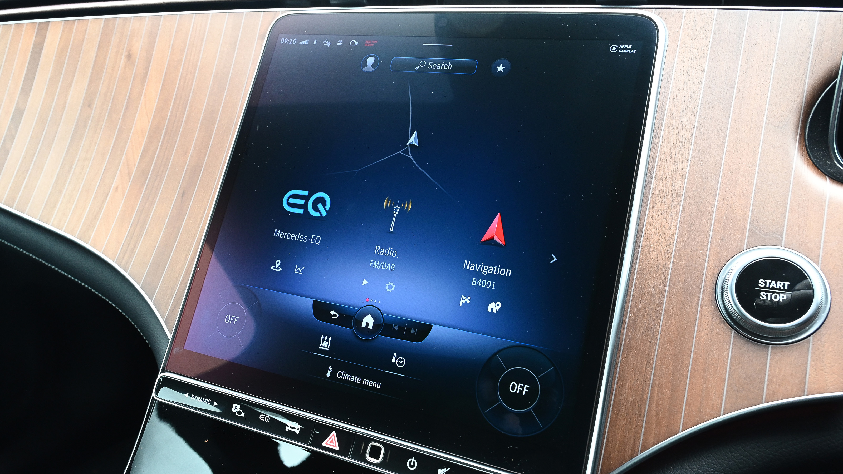 Mercedes EQE 350 - touchscreen