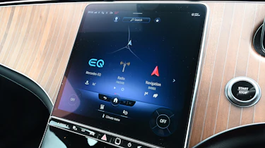 Mercedes EQE 350 - touchscreen