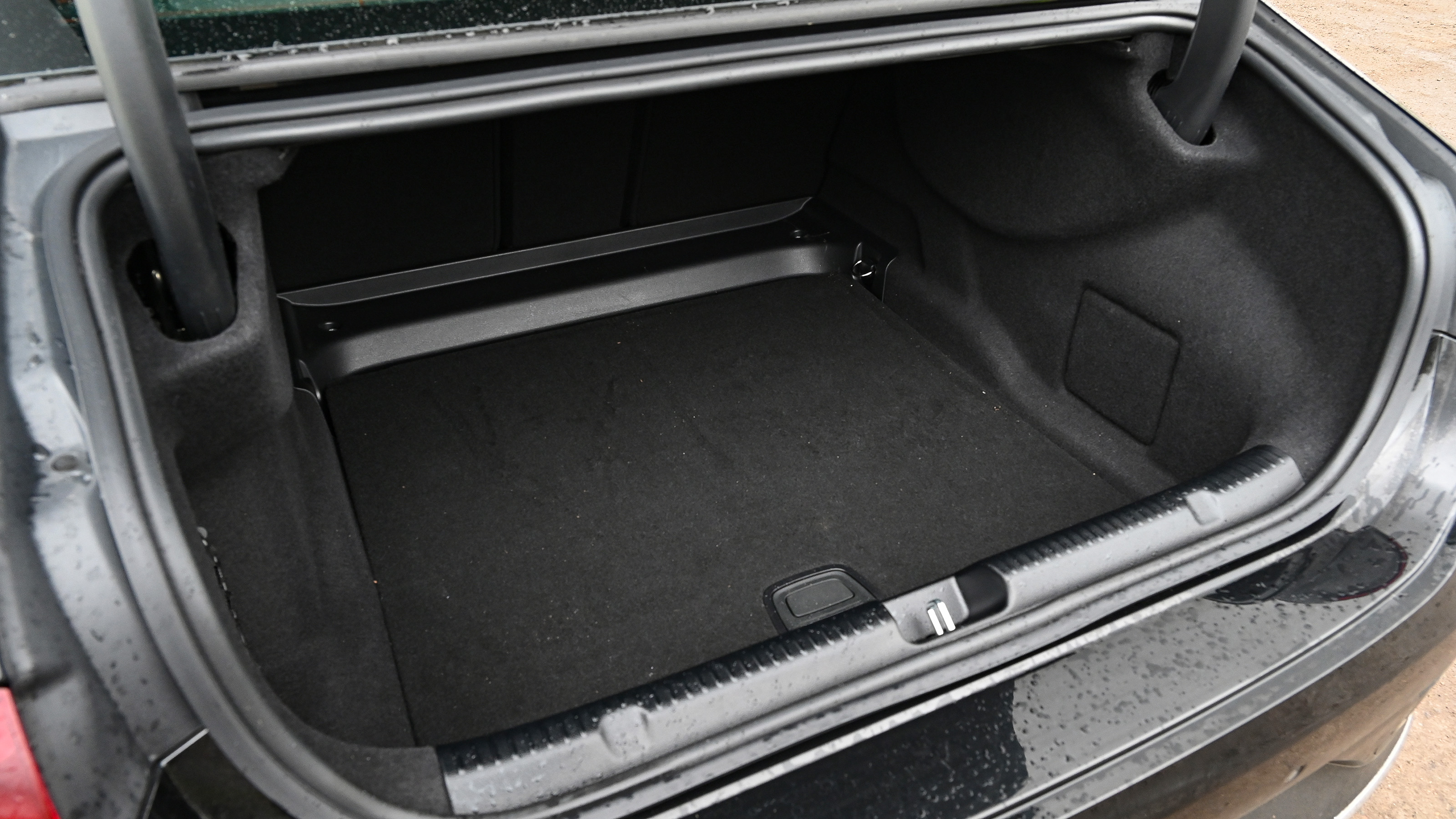 Mercedes EQE 350 - boot