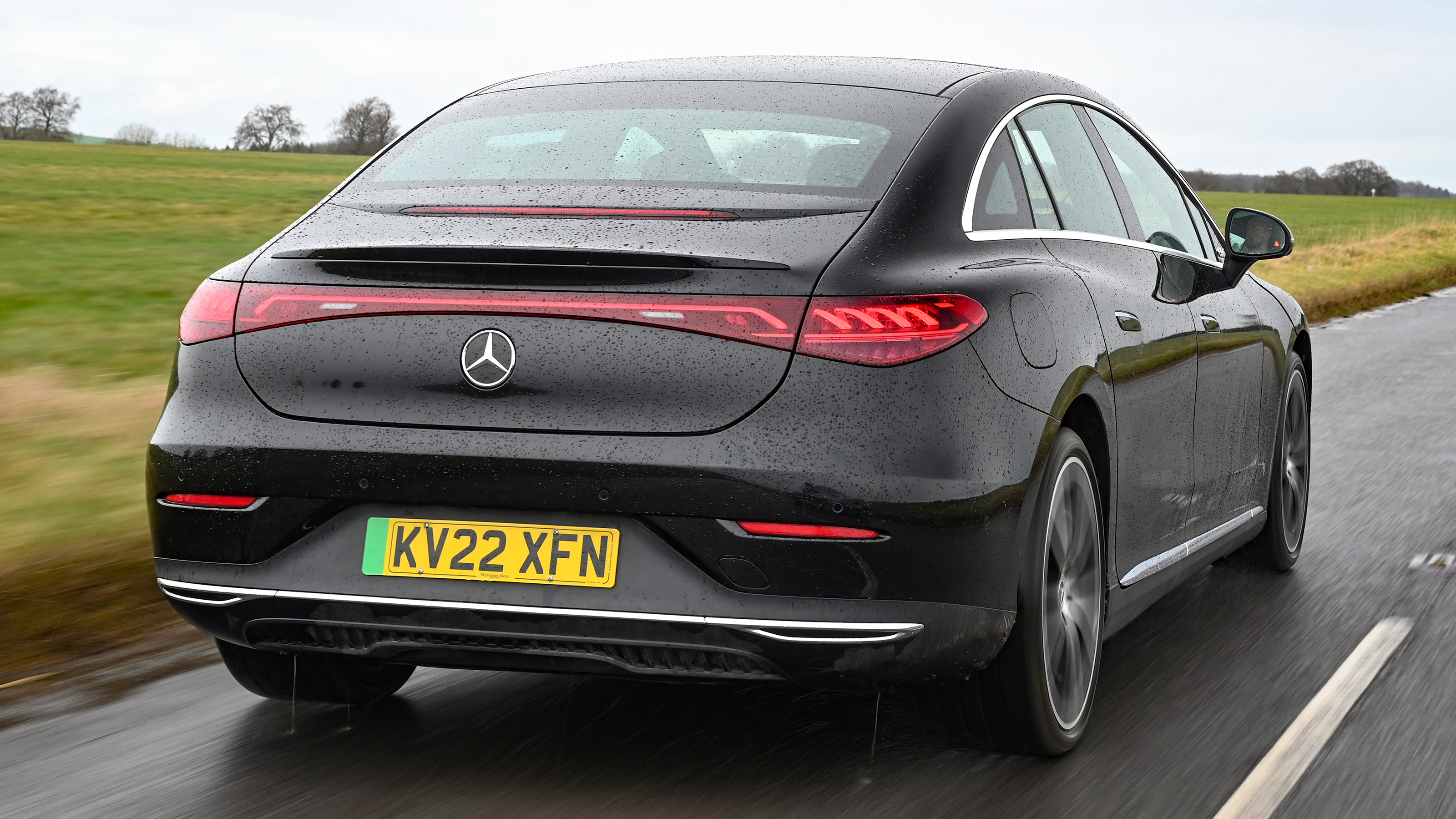 Mercedes EQE 350 - rear tracking