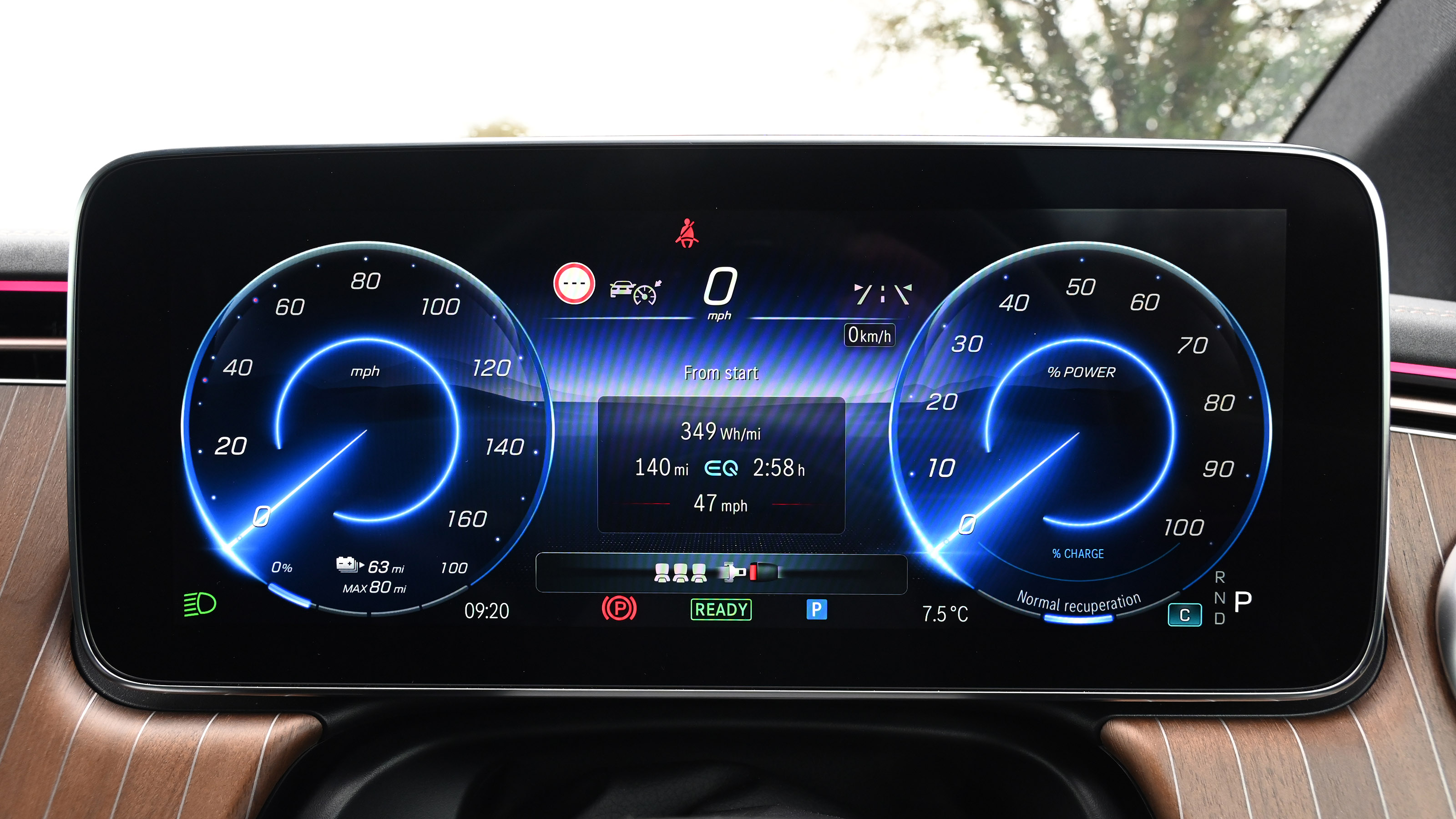 Mercedes EQE 350 - digital driver's display