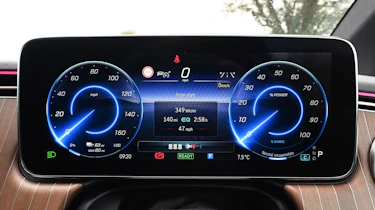 Mercedes EQE 350 - digital driver's display