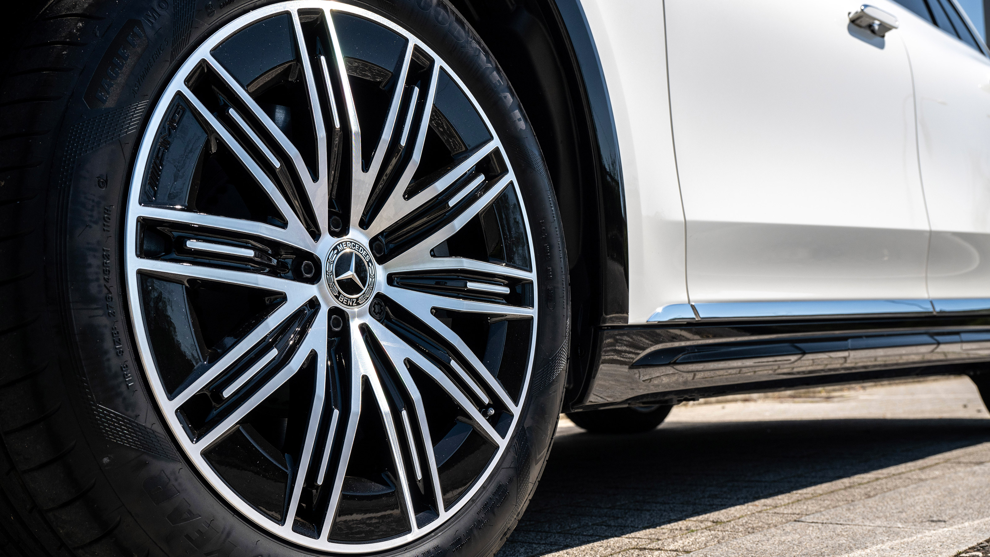 Mercedes EQS SUV UK - wheel