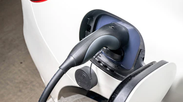Mercedes EQS SUV UK - charging