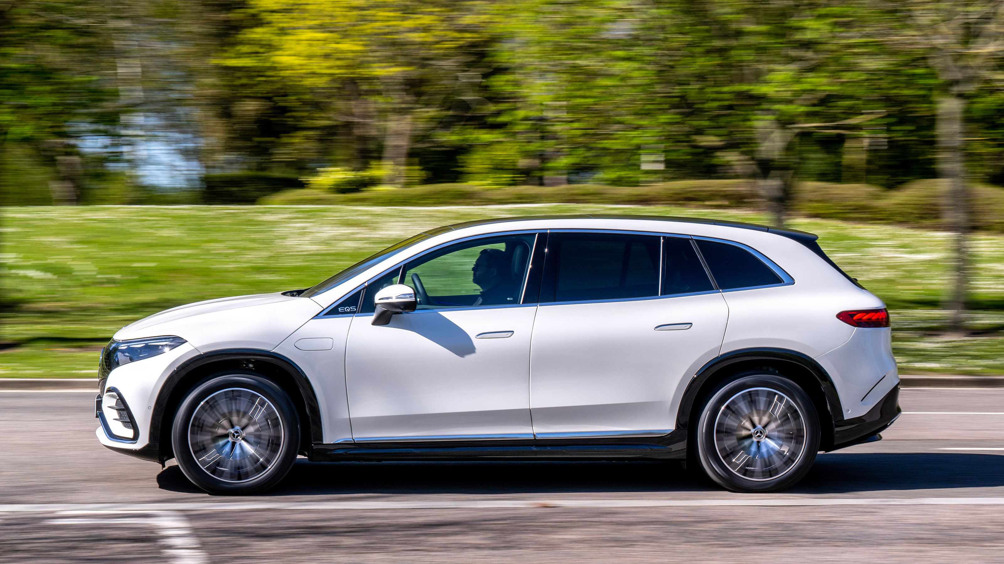 Mercedes EQS SUV UK - side