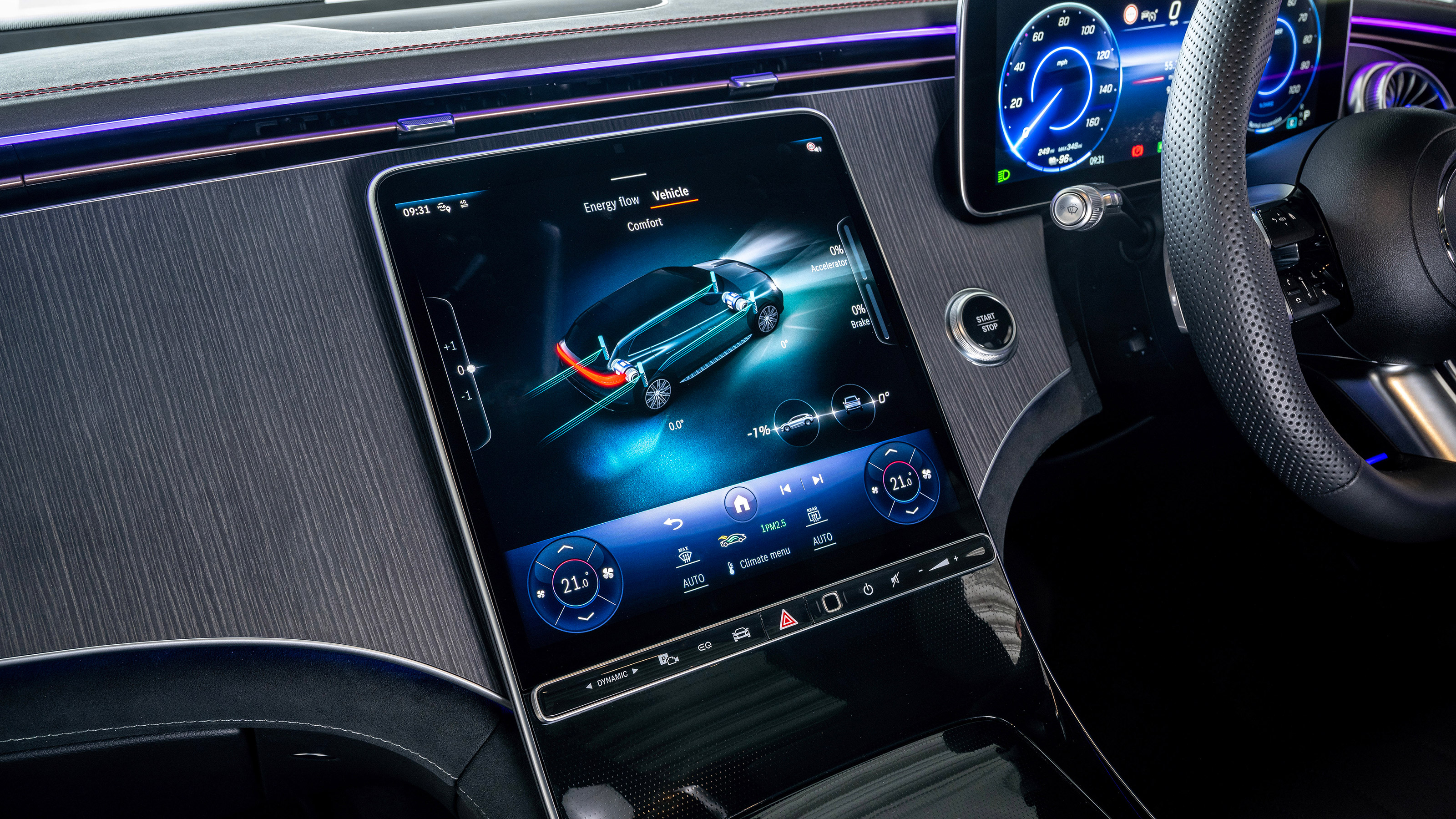 Mercedes EQS SUV UK - screen