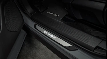 Nissan Qashqai e-Power Kuro Edition - door sill plate