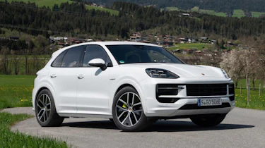 Porsche Cayenne E-Hybrid - front static