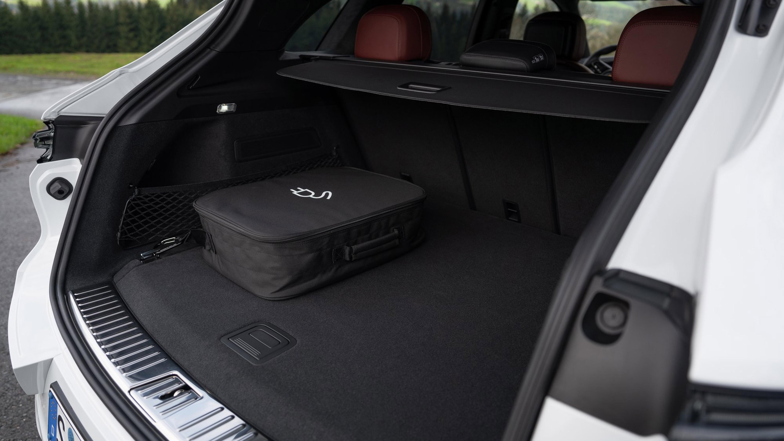 Porsche Cayenne E-Hybrid - boot