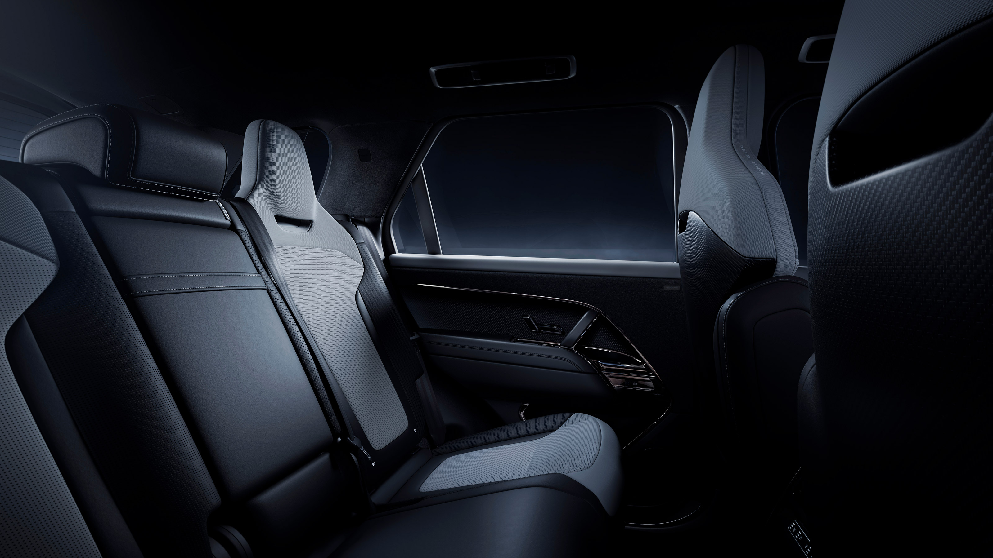 Range Rover Sport SV - rear seats