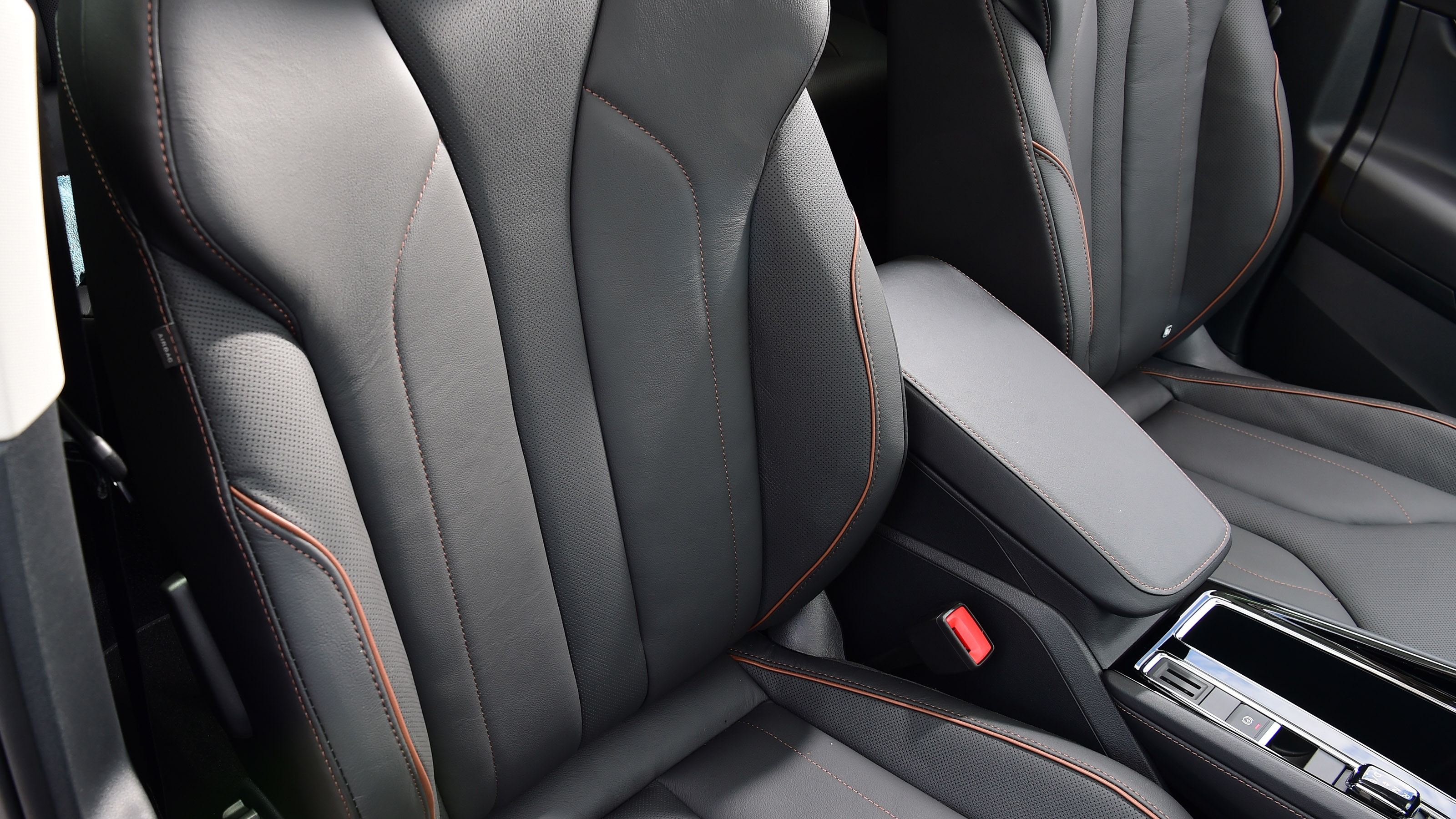 Skoda Enyaq Coupe - front seats