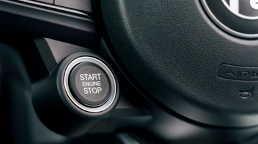 Alfa Romeo Giulia - start button