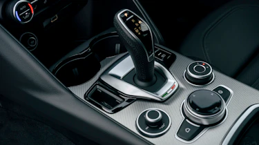 Alfa Romeo Giulia - centre console