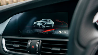 Alfa Romeo Giulia - drive modes