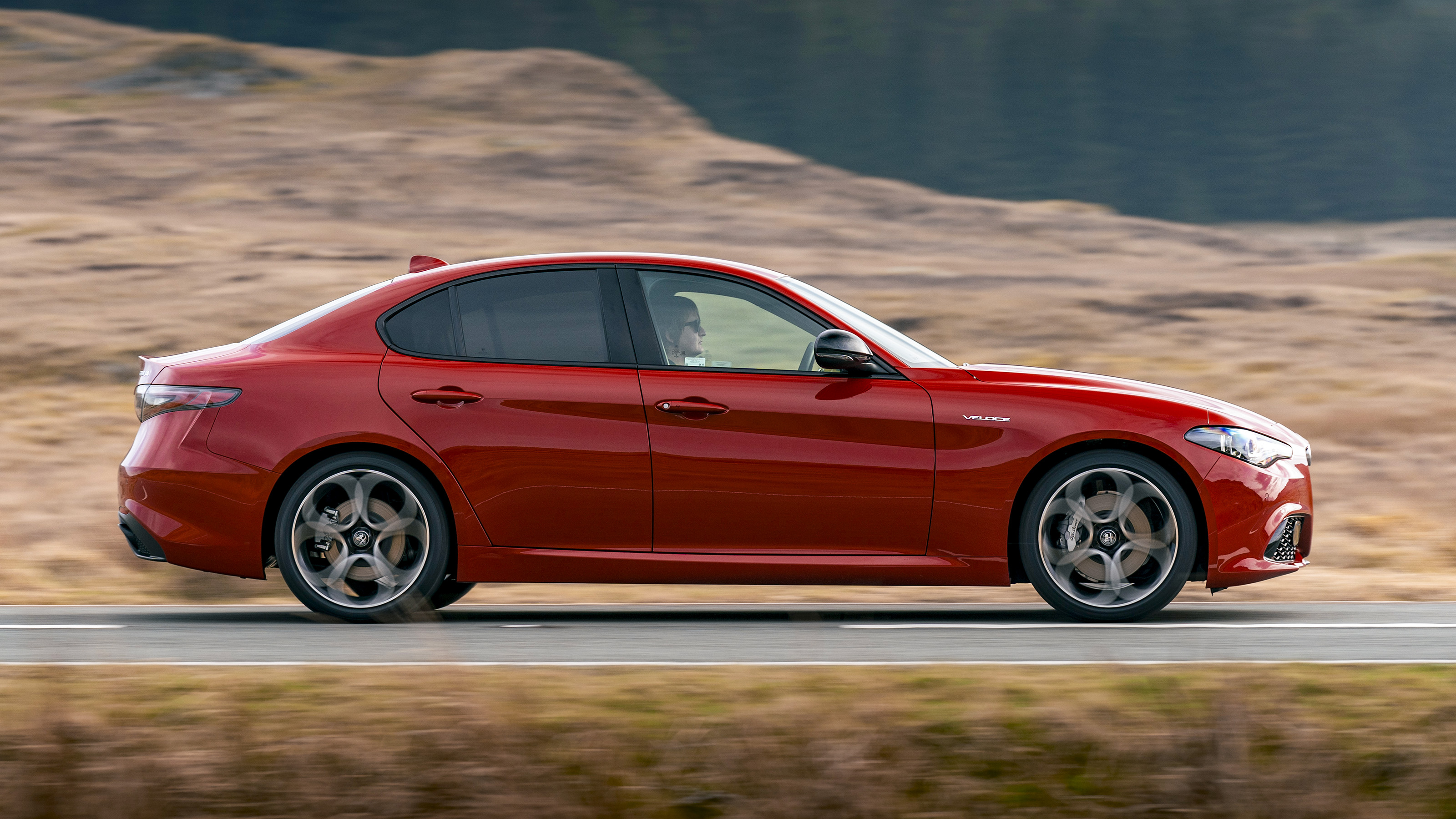 Alfa Romeo Giulia - side tracking