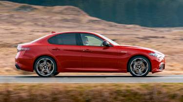 Alfa Romeo Giulia - side tracking