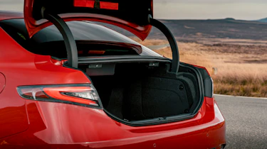 Alfa Romeo Giulia - boot