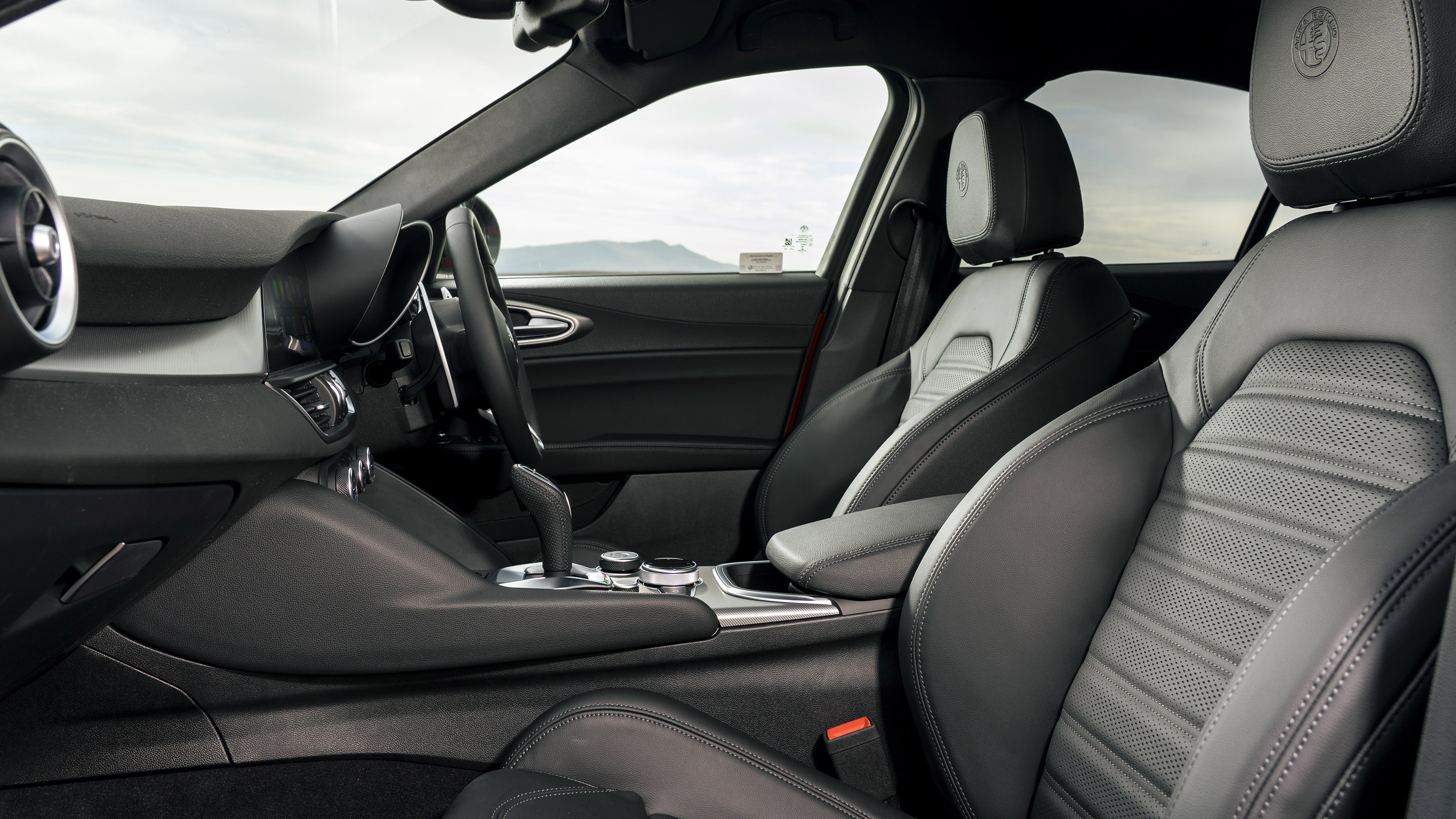 Alfa Romeo Giulia - front seats