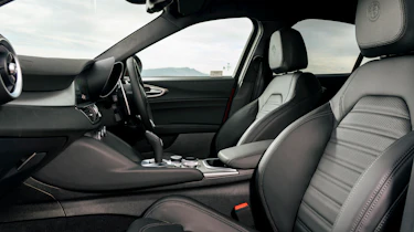 Alfa Romeo Giulia - front seats