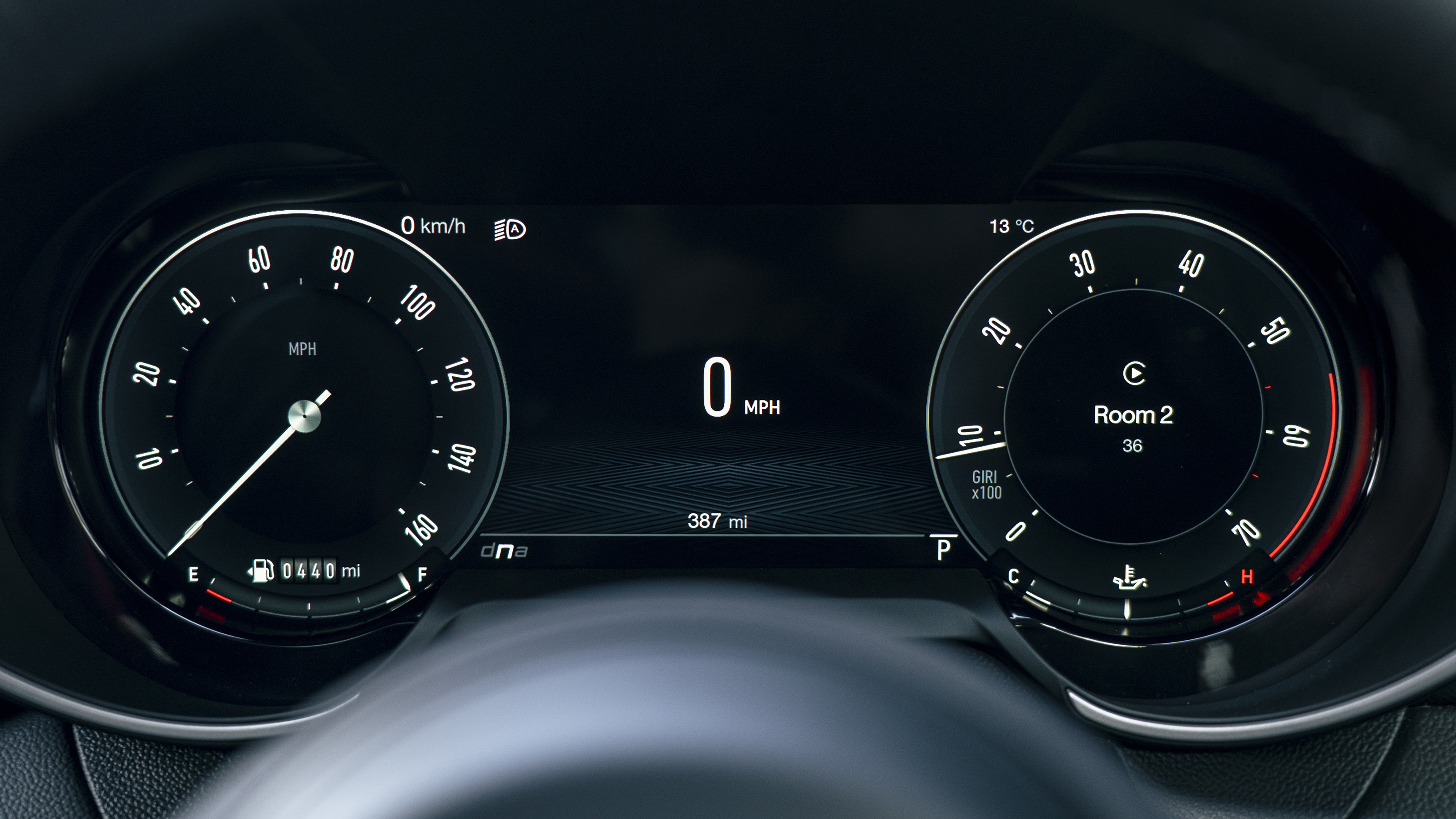 Alfa Romeo Giulia - digital driver's display