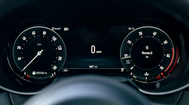 Alfa Romeo Giulia - digital driver's display