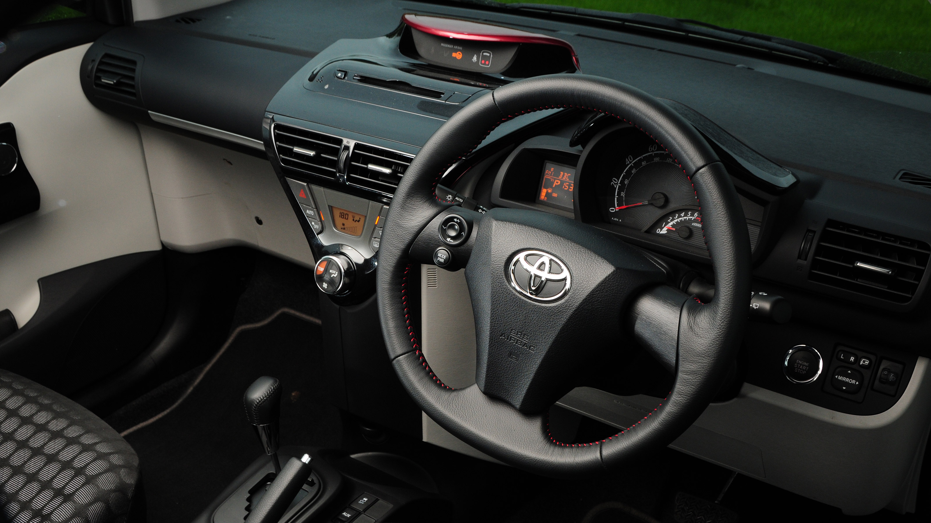 Used Toyota IQ - dash