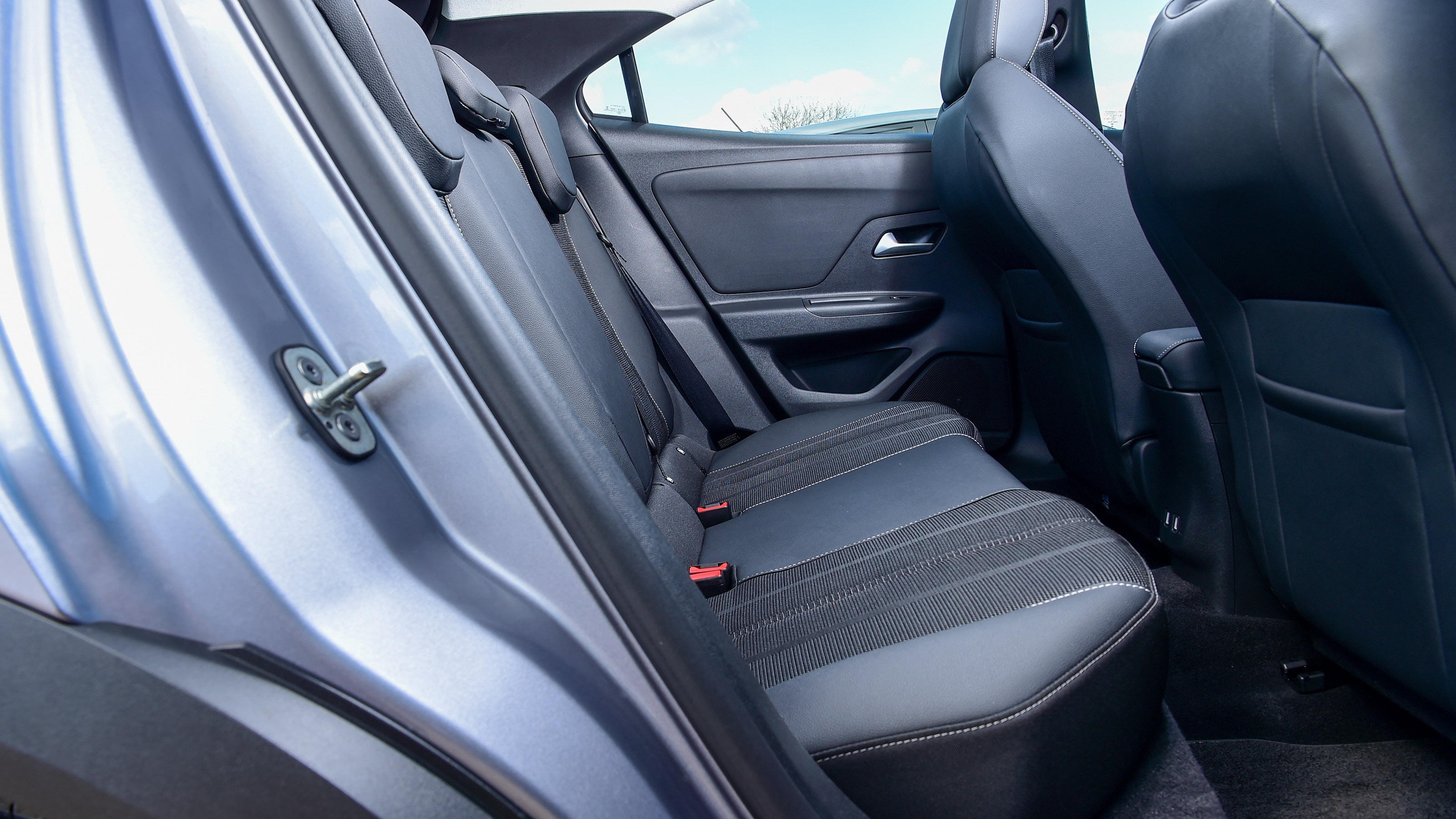 Vauxhall Mokka - rear seats