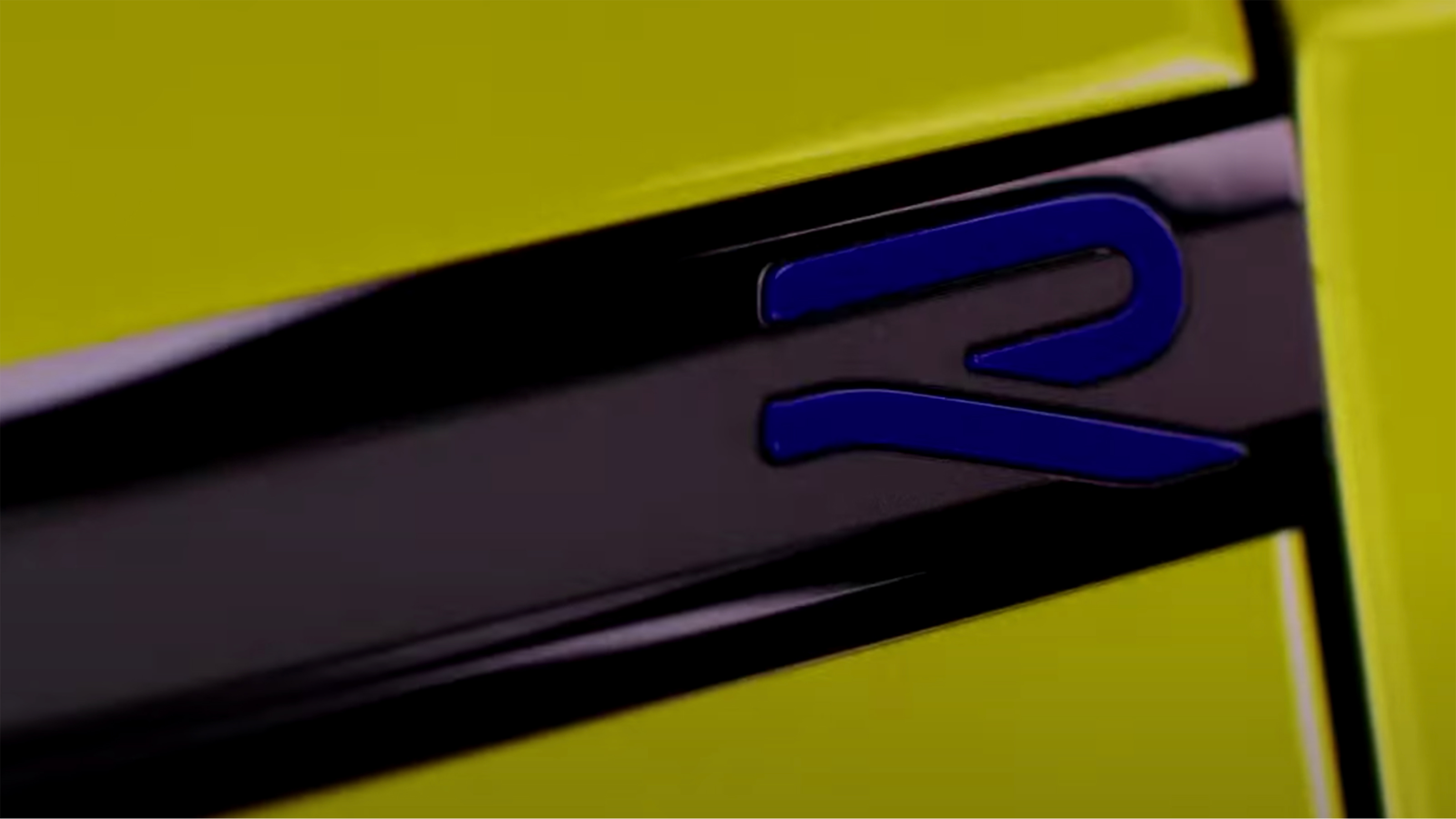 Volkswagen Golf R 333 - front wing badge
