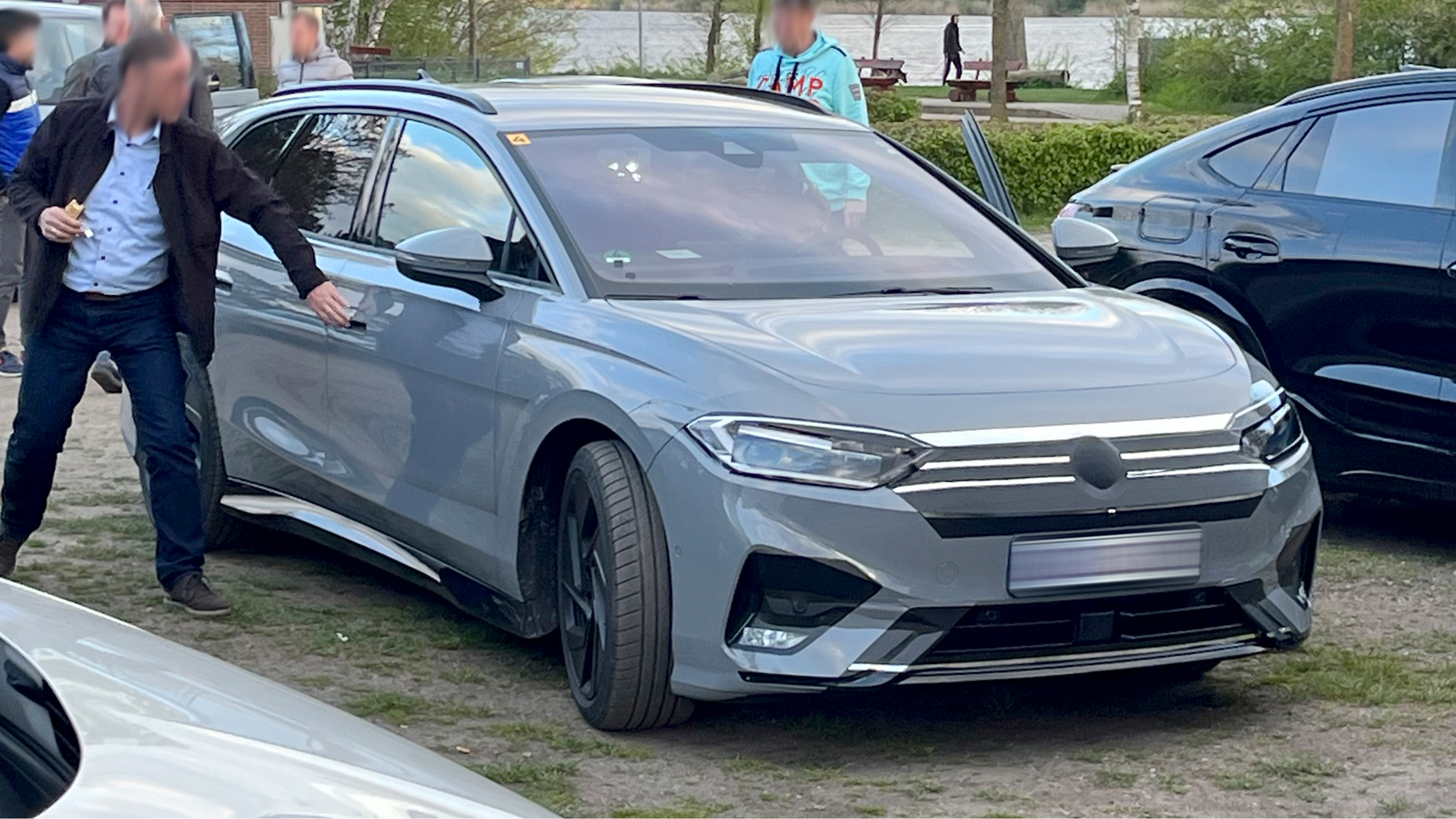 Volkswagen ID. 7 estate (camouflaged) - front static