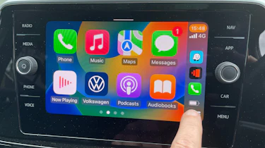 Operating Volkswagen T-Roc infotainment system
