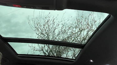 Volkswagen T-Roc - panoramic roof
