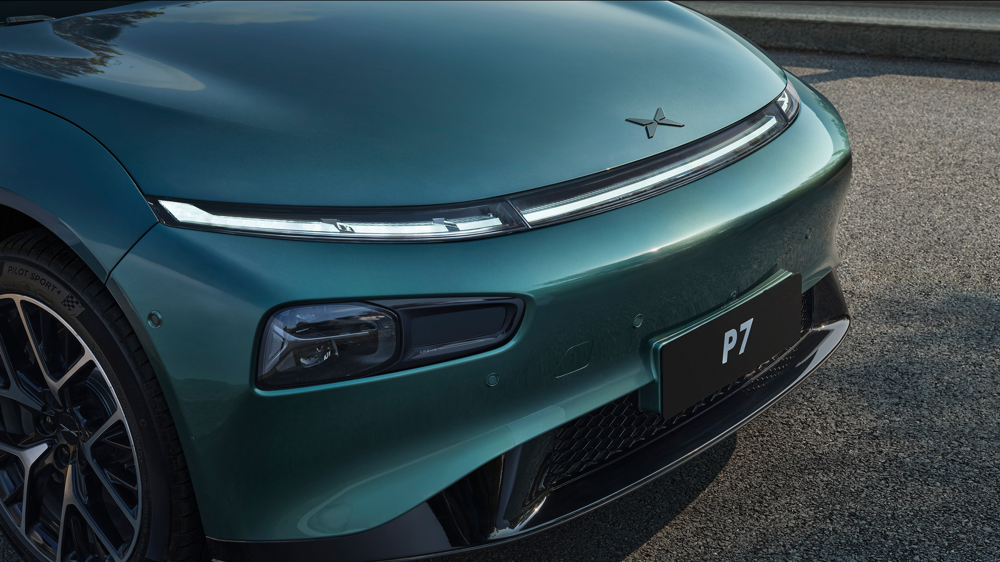 XPeng P7 - front end