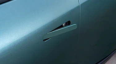 XPeng P7 - exterior door handle
