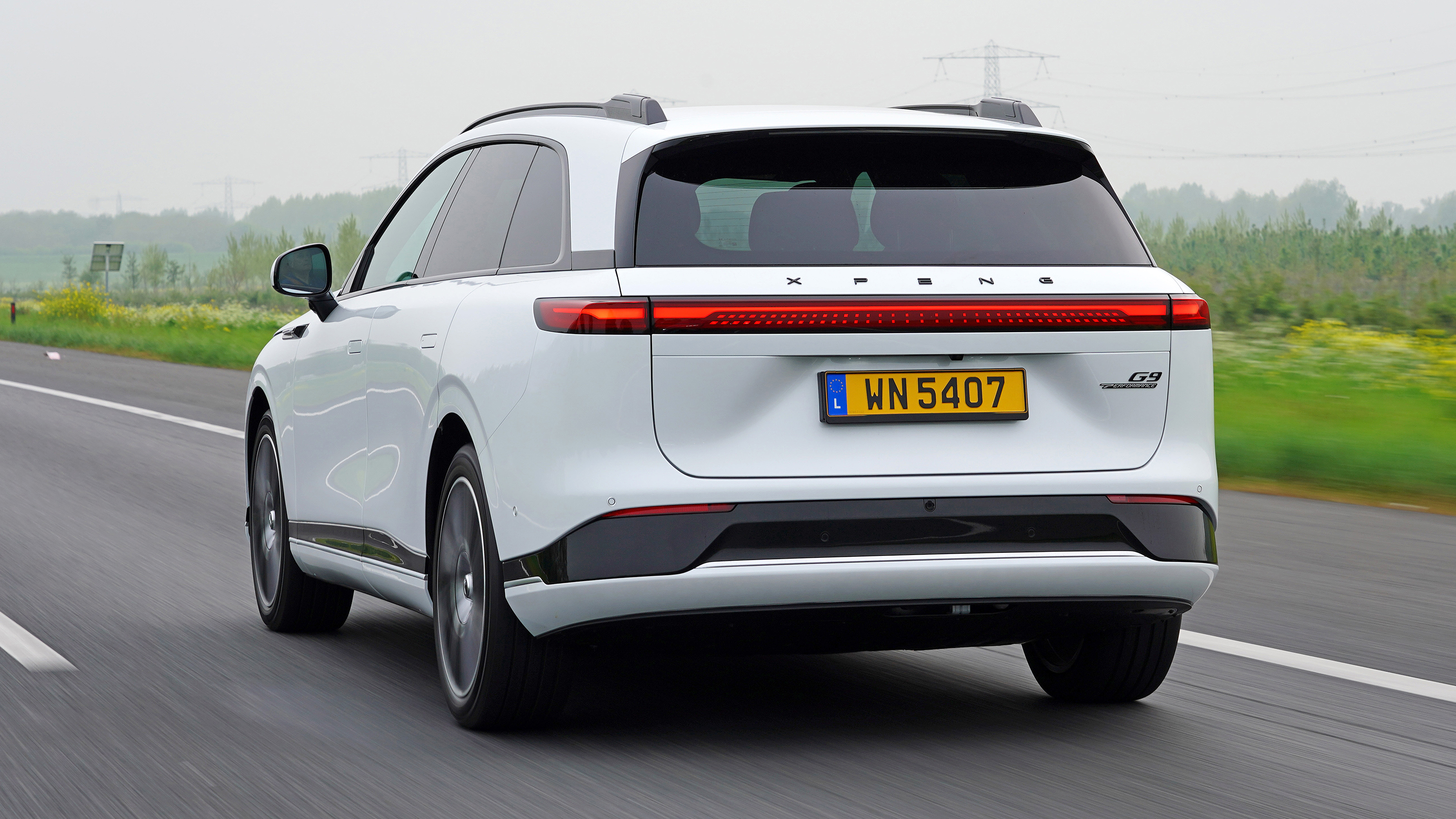 Xpeng G9 - rear tracking