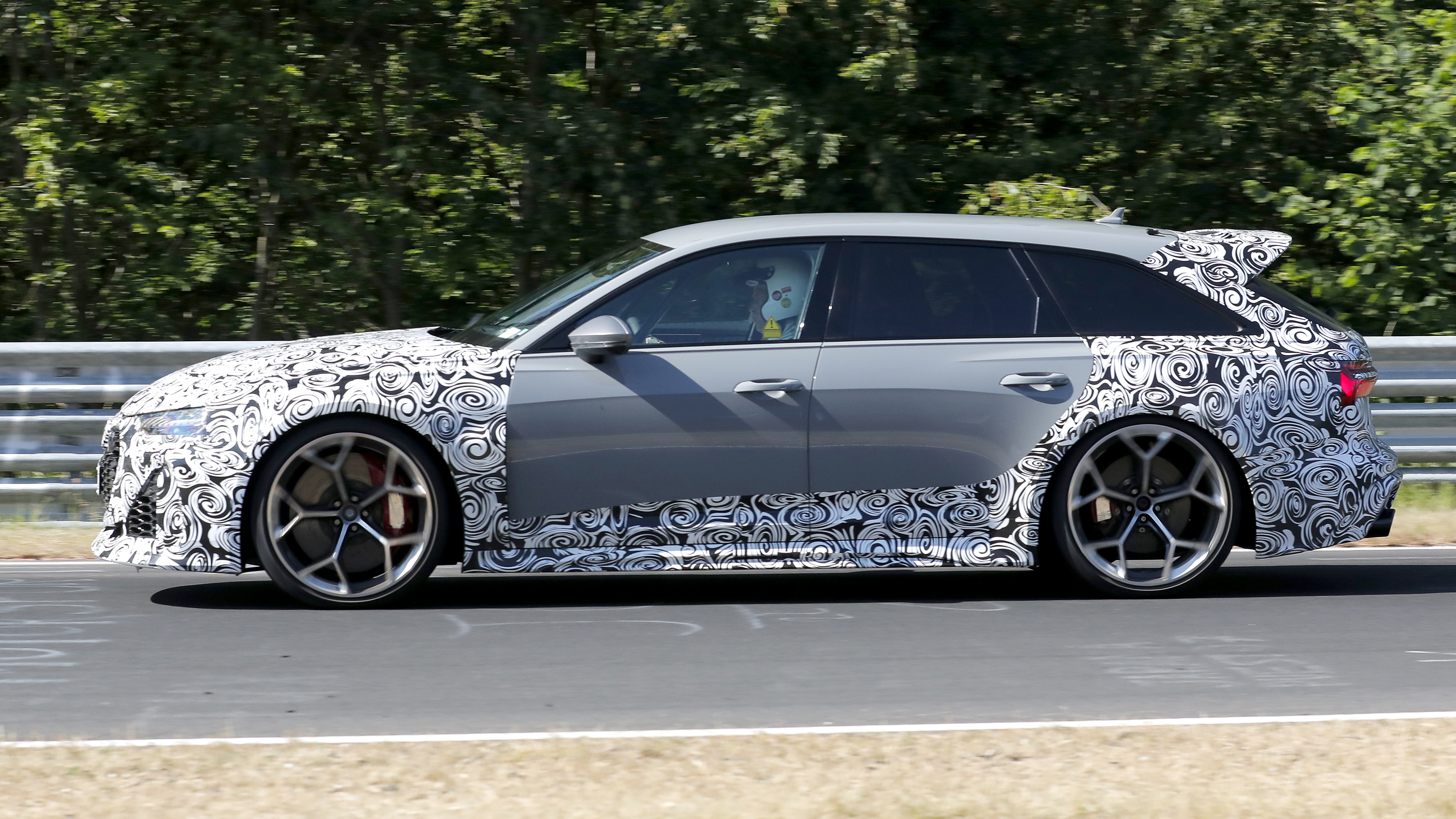 Audi RS6 Avant (camouflaged) - side cornering
