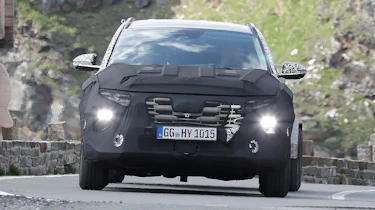 2024 Hyundai tucson (camouflaged) - front (headlights on)