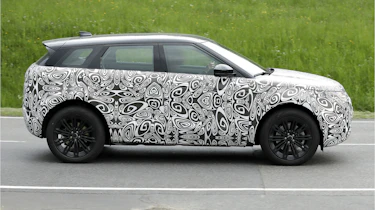 2024 Range Rover Evoque (camouflaged) - side tracking