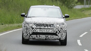 2024 Range Rover Evoque (camouflaged) - front action