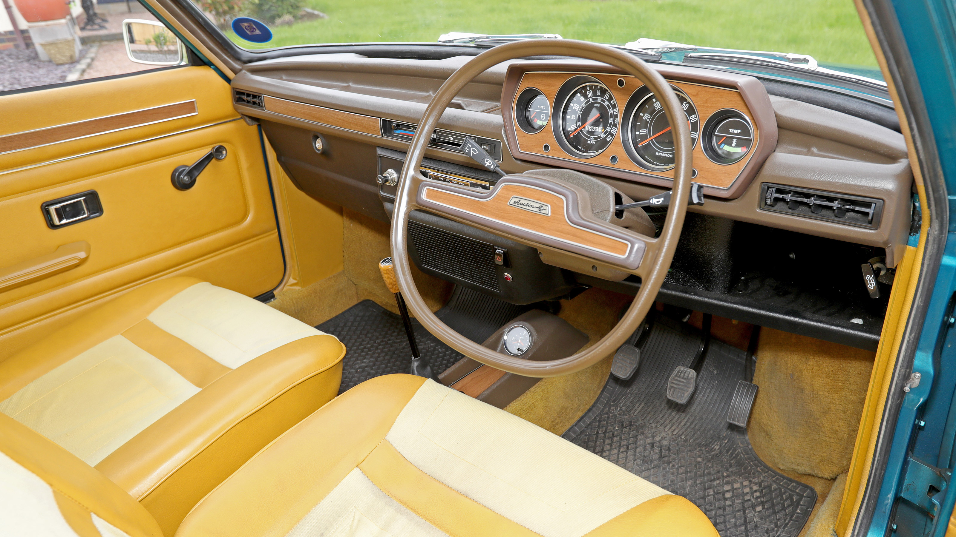 Austin Allegro - cabin