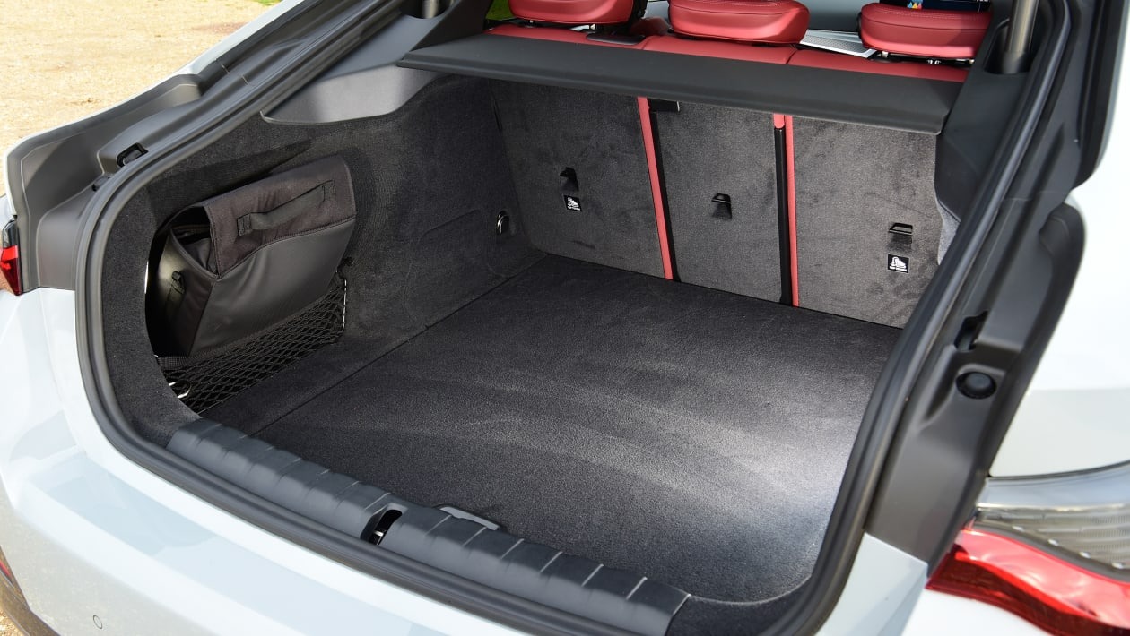 BMW i4 - boot