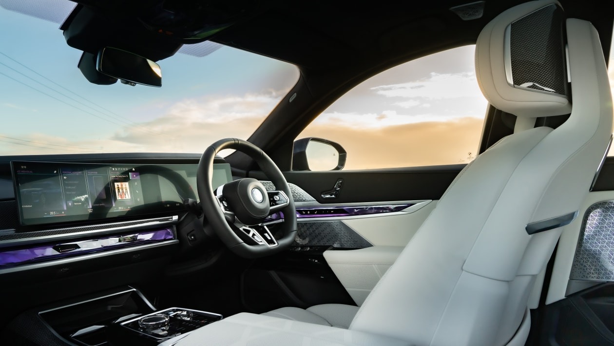 BMW i7 - dash