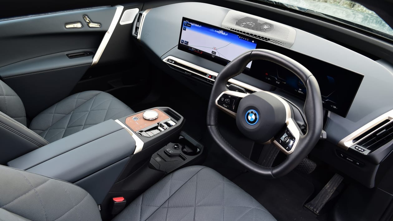 BMW iX - dash