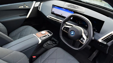 BMW iX - dash