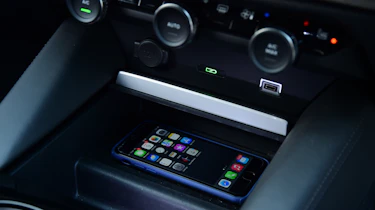 Citroen C5 X - wireless charging pad
