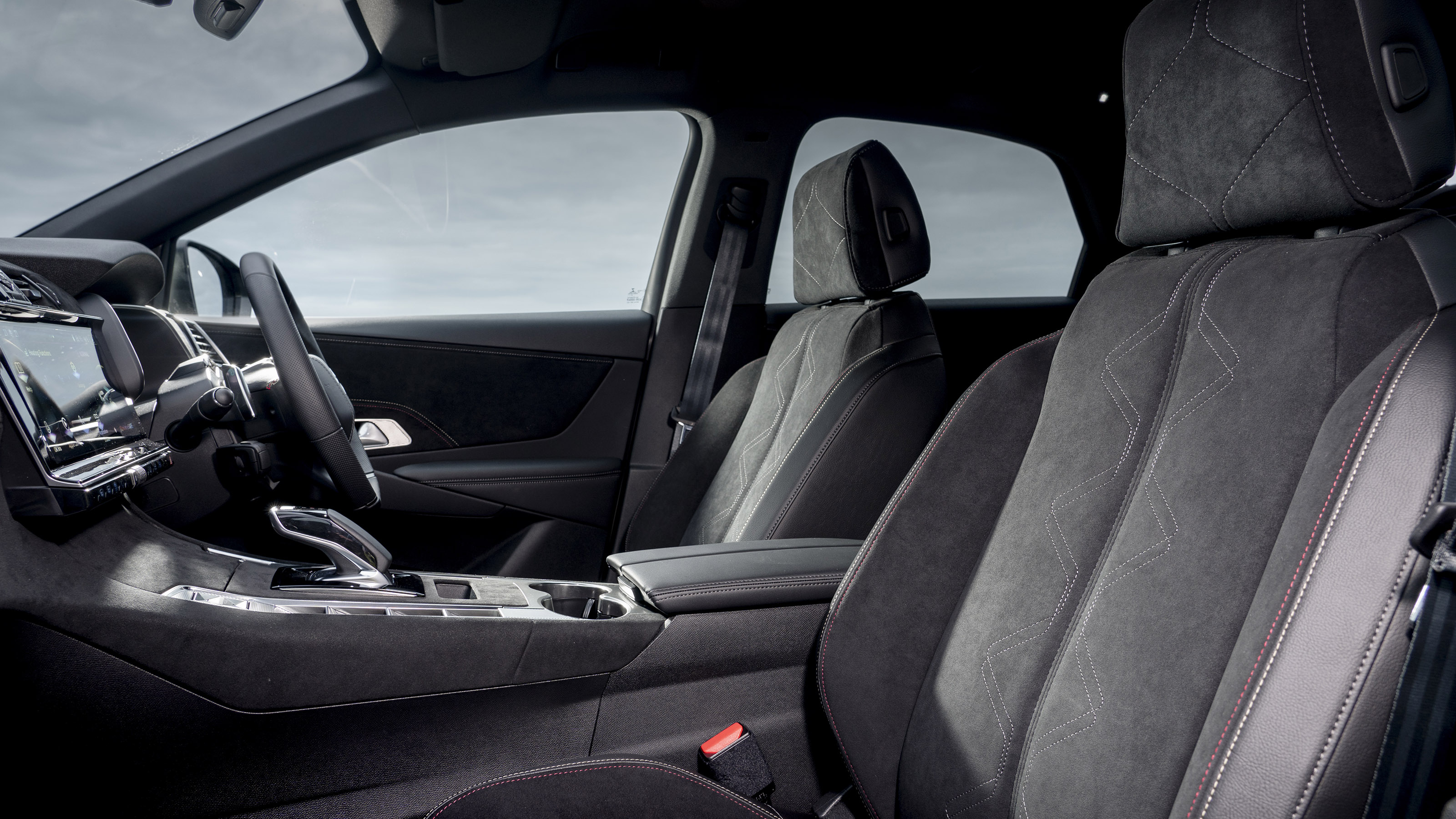 DS 7 - front seats