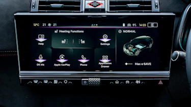 DS 7 - infotainment touchscreen
