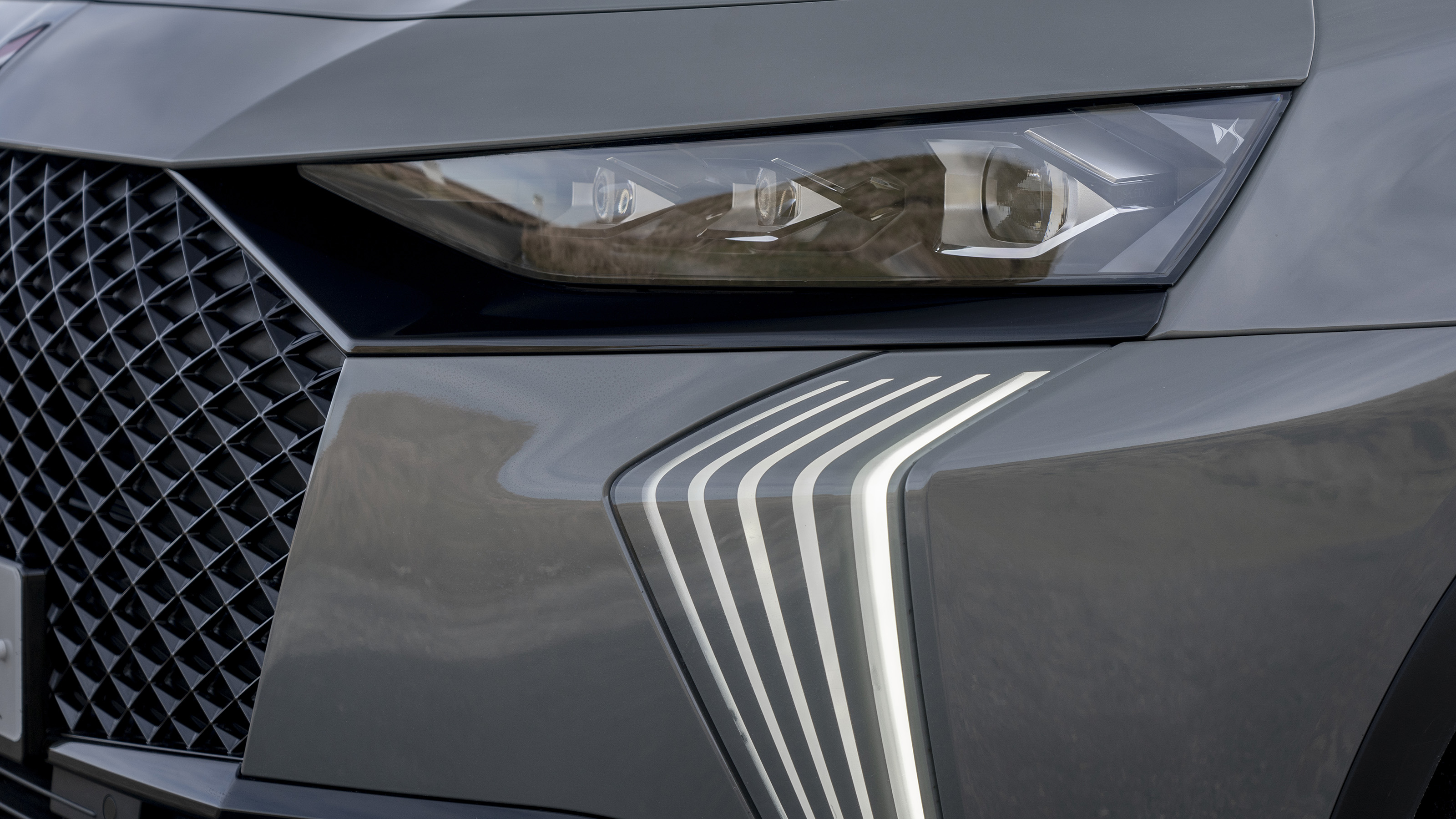 DS 7 - headlights